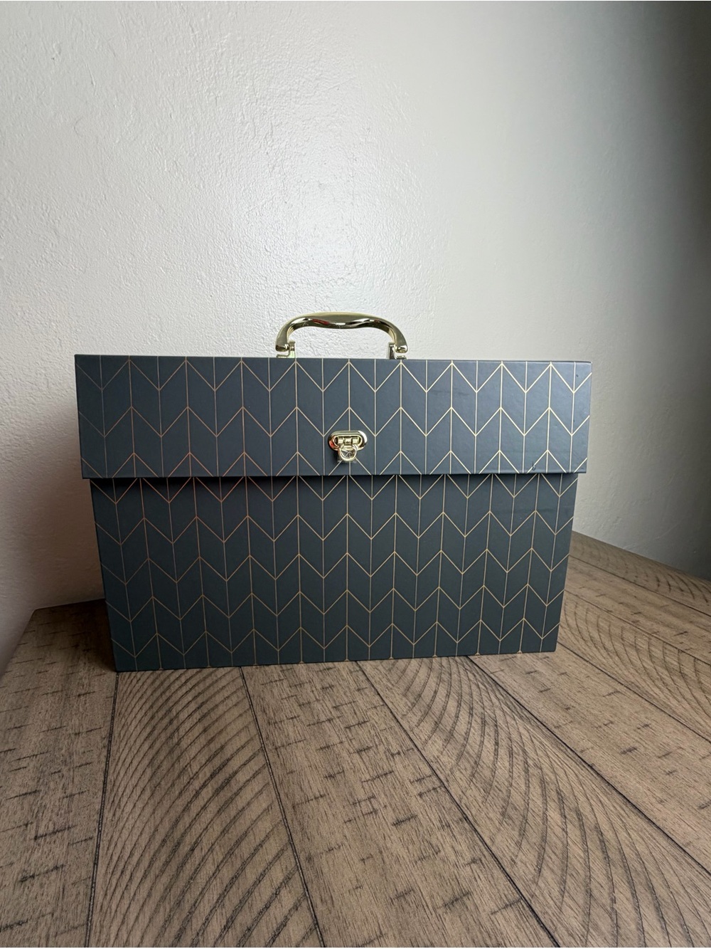 Expanding File Organizer with Handle & Lock | Gray/Gold Chevron